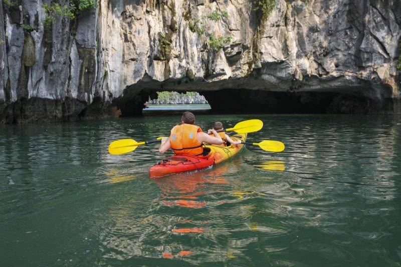 Kayaking Bai Tu Long Bay