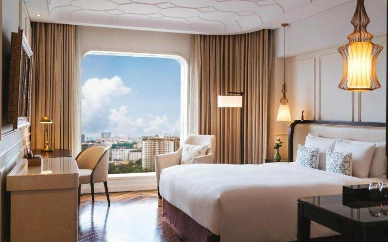Hotel des Arts Saigon - King Deluxe Zimmer