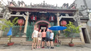 Saigon Tempel mit Familie