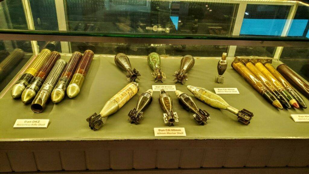 Munition im Kriegsmuseum Saigon