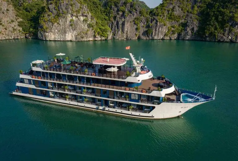 Rosy Cruise Lan Ha Bay