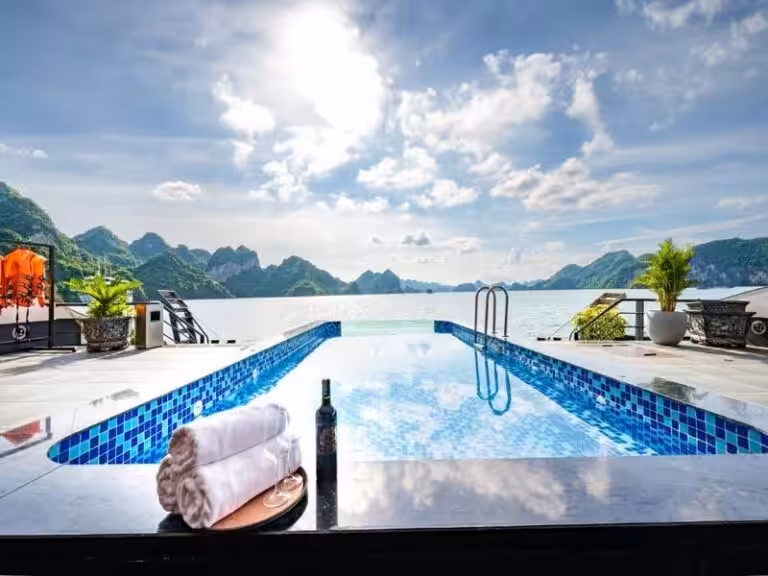 Venus Cruise Pool