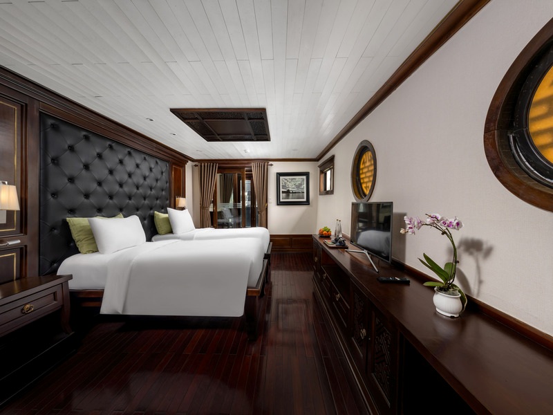 Garden bay peak Cruise Semi balcony Junior suite